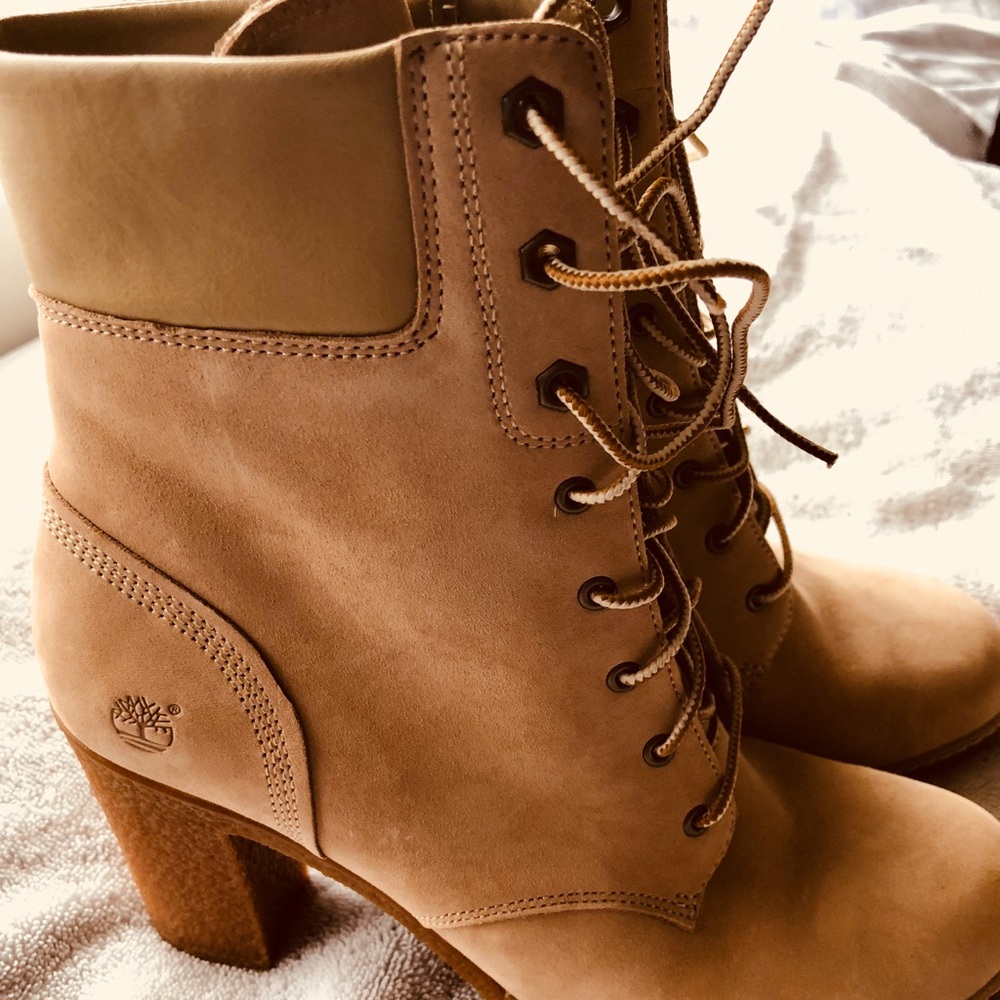 New Ladies size 10 cream Timberland heeled boot